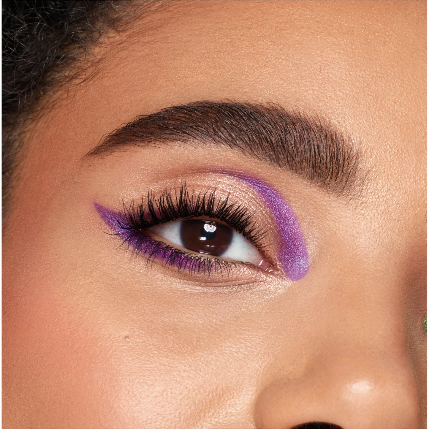 Elevate Your Beauty with Our Professional Natural Lash Waterproof Mascara in 225 Very Black