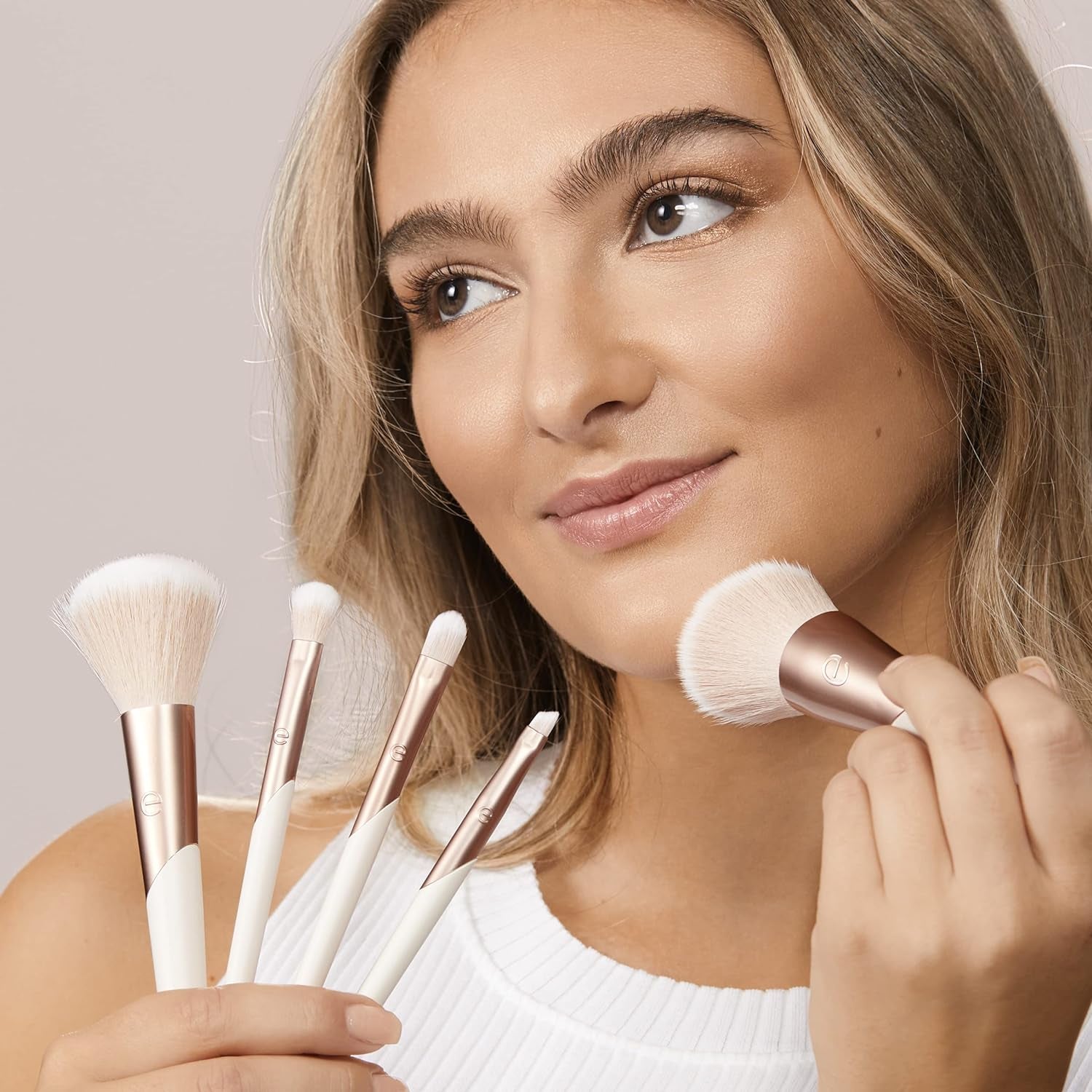 Elevate Your Makeup Game with the Luxe Natural Elegance 5-Piece Professional Brush Set - Vegan & Cruelty-Free!