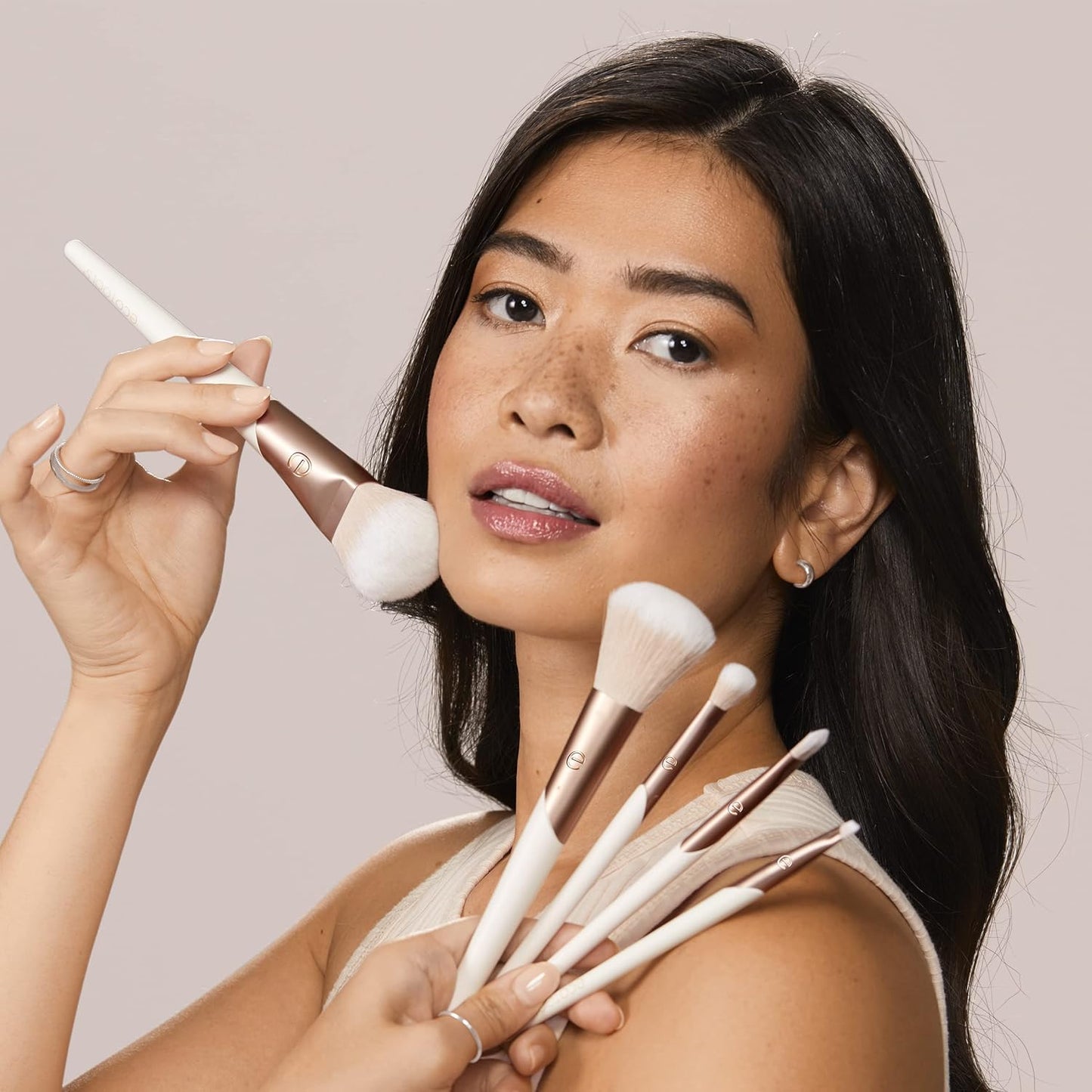 Elevate Your Makeup Game with the Luxe Natural Elegance 5-Piece Professional Brush Set - Vegan & Cruelty-Free!