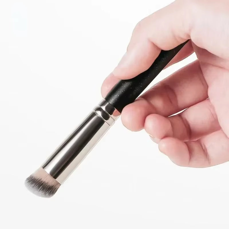 Achieve Flawless Beauty with Our Premium Foundation Concealer Brush - Perfect for Contouring and Blending!