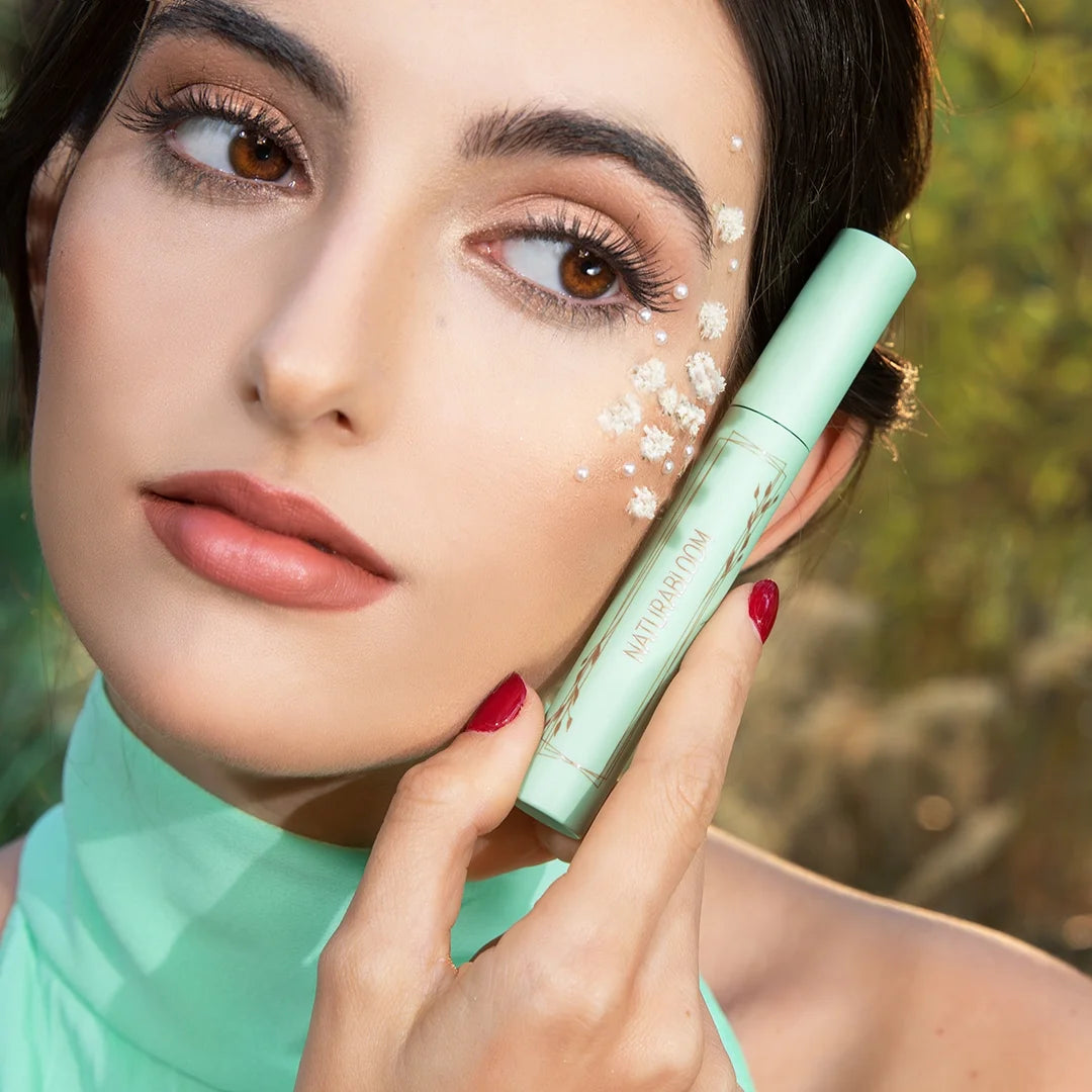 Elevate Your Eye Game with Our Nourishing Natural Vegan Black Mascara - Extra Volume & Length for Stunning Lashes - Hypoallergenic, Smudge-Proof & Long-Lasting - Organic & Cruelty-Free - Made in Italy (9.5ml)