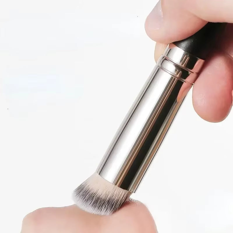 Achieve Flawless Beauty with Our Premium Foundation Concealer Brush - Perfect for Contouring and Blending!