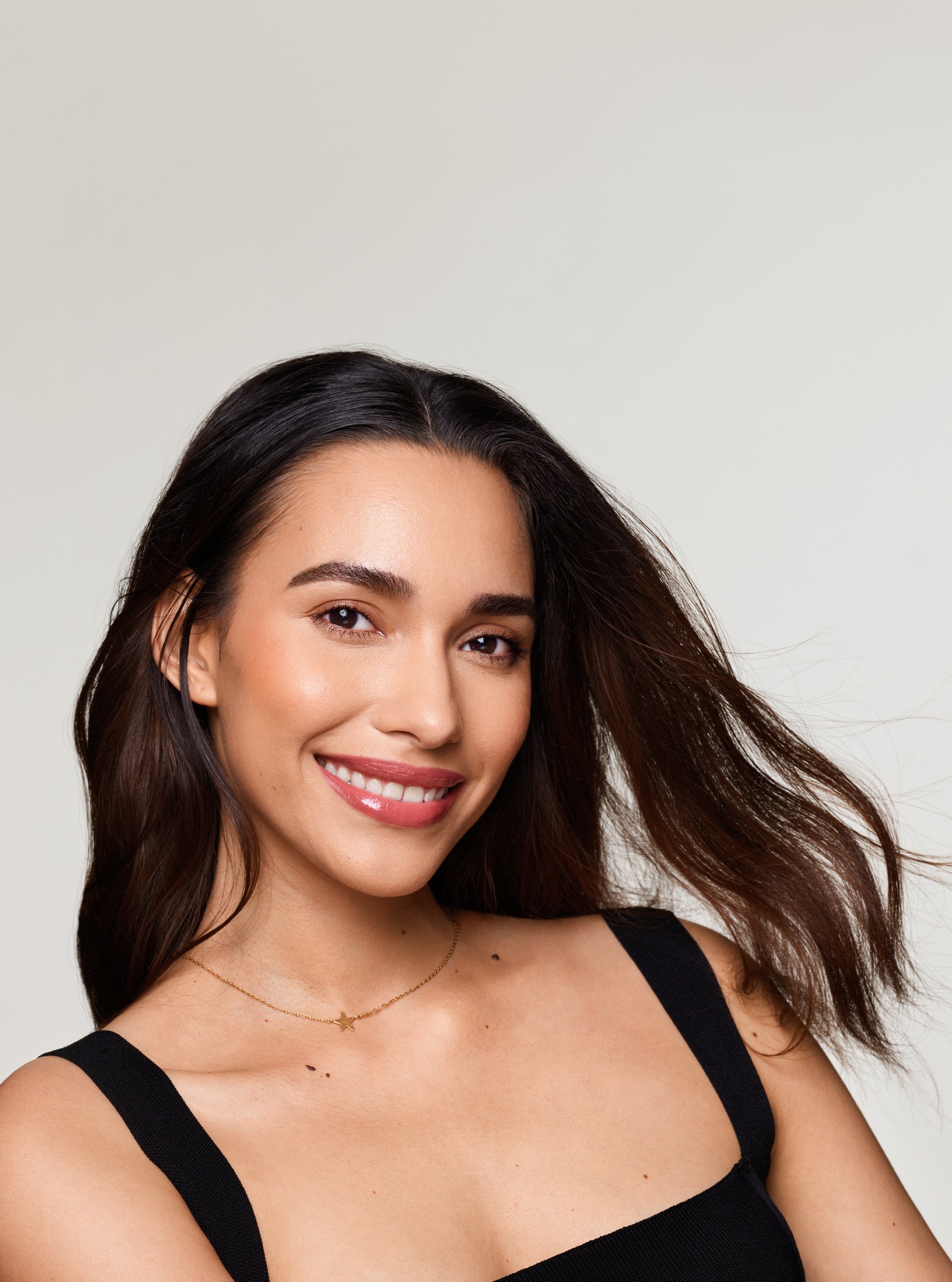 Outlast All-Day Ultimate Finish 3-In-1 Foundation, 450 Creamy Beige, 0.4 Oz, Liquid Foundation, Foundation with SPF, Lightweight Foundation, Cruelty-Free Foundation