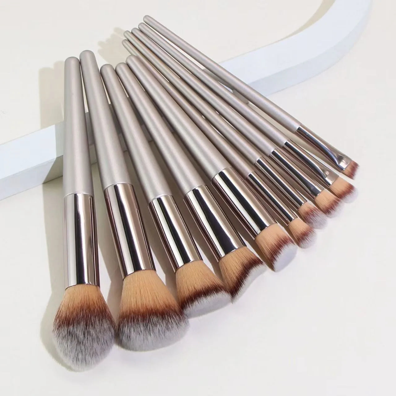 Elevate Your Beauty Routine with Our 12PCS Professional Makeup Brush Set - Perfect for Flawless Foundation, Concealer, and More!